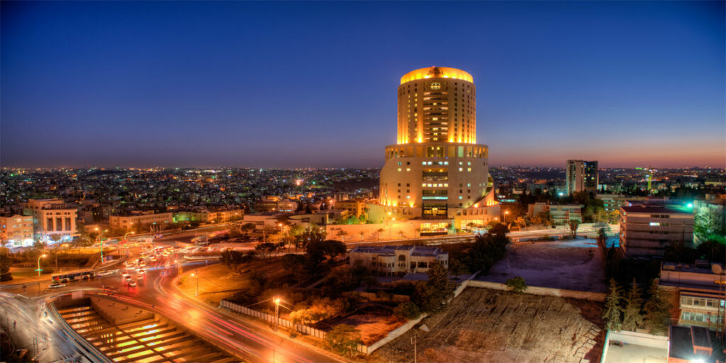 Le prestigieux Hotel Royal illumine les nuits d'Amman